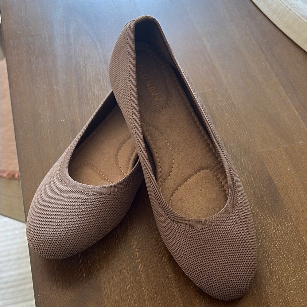 Old navy flat cap toe shoes